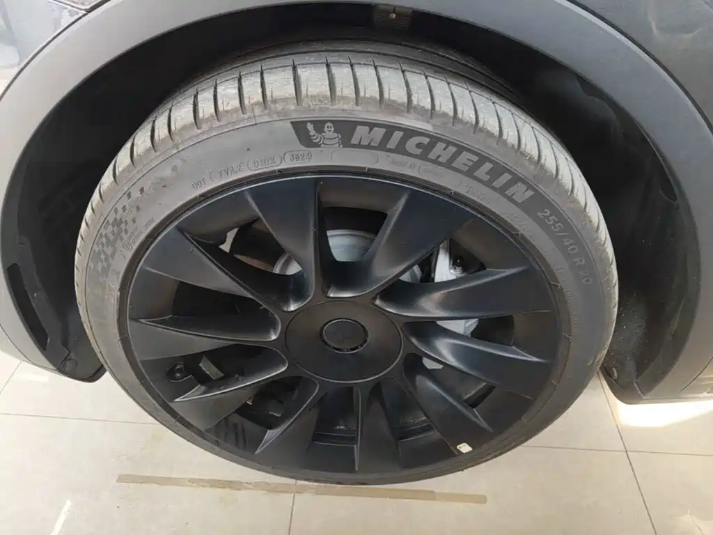 Tesla Model Y — миниатюра 23
