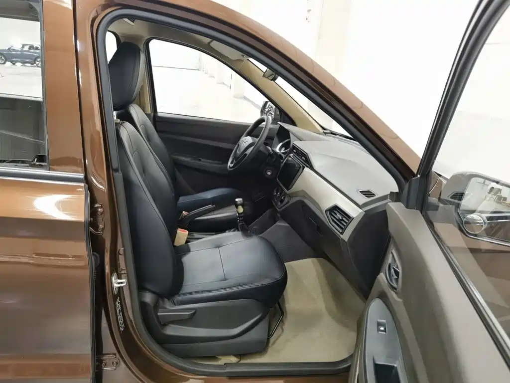 Wuling Hongguang — миниатюра 23
