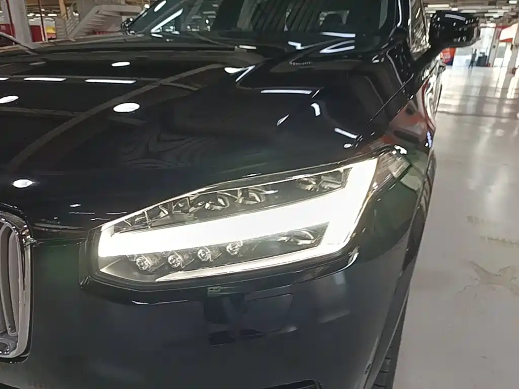 Volvo XC90 — миниатюра 24