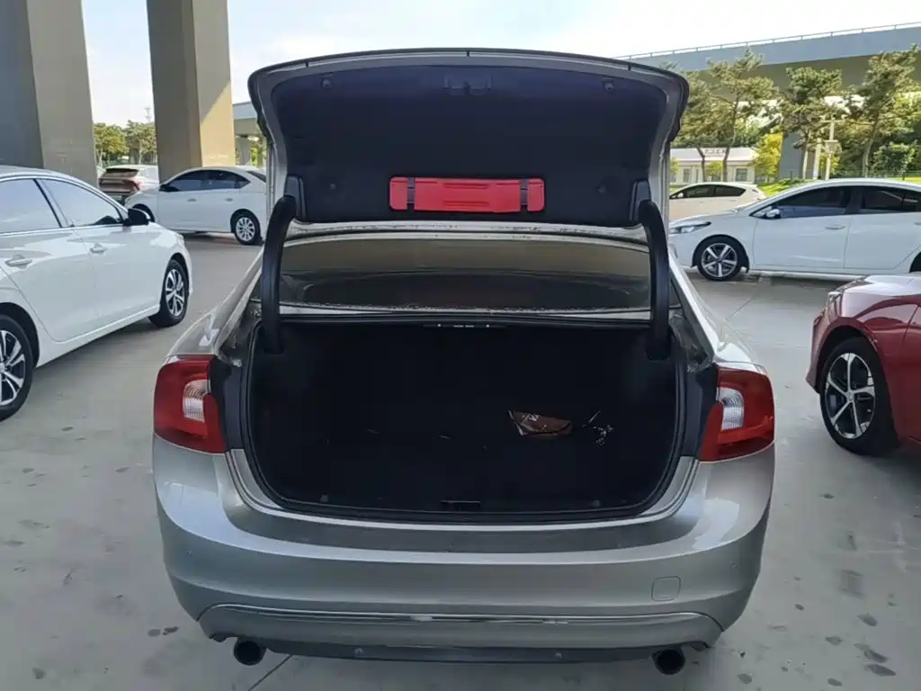 Volvo S60 — миниатюра 19