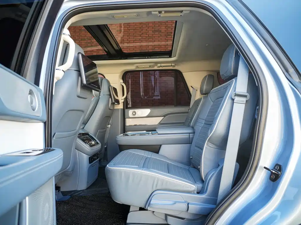 Lincoln Navigator — миниатюра 10