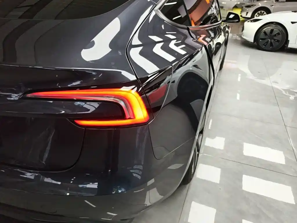 Tesla Model 3 — миниатюра 8