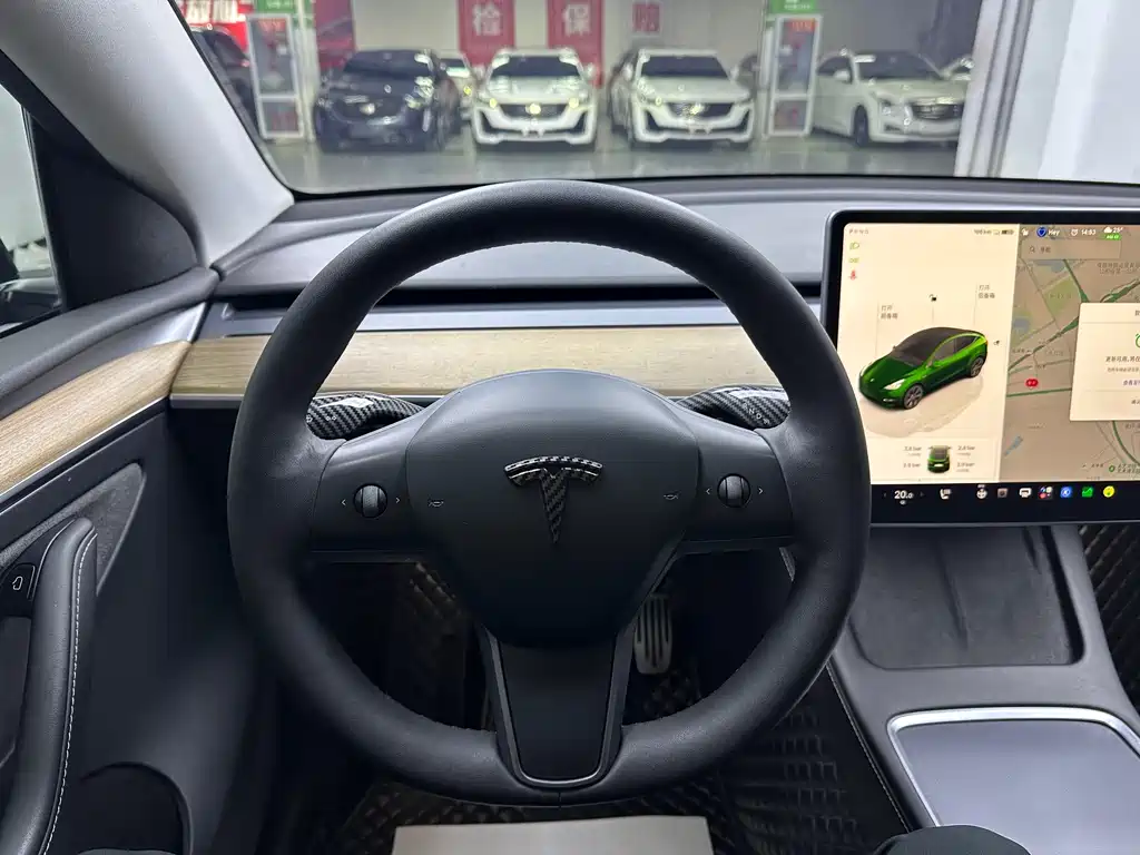 Tesla Model Y — миниатюра 2