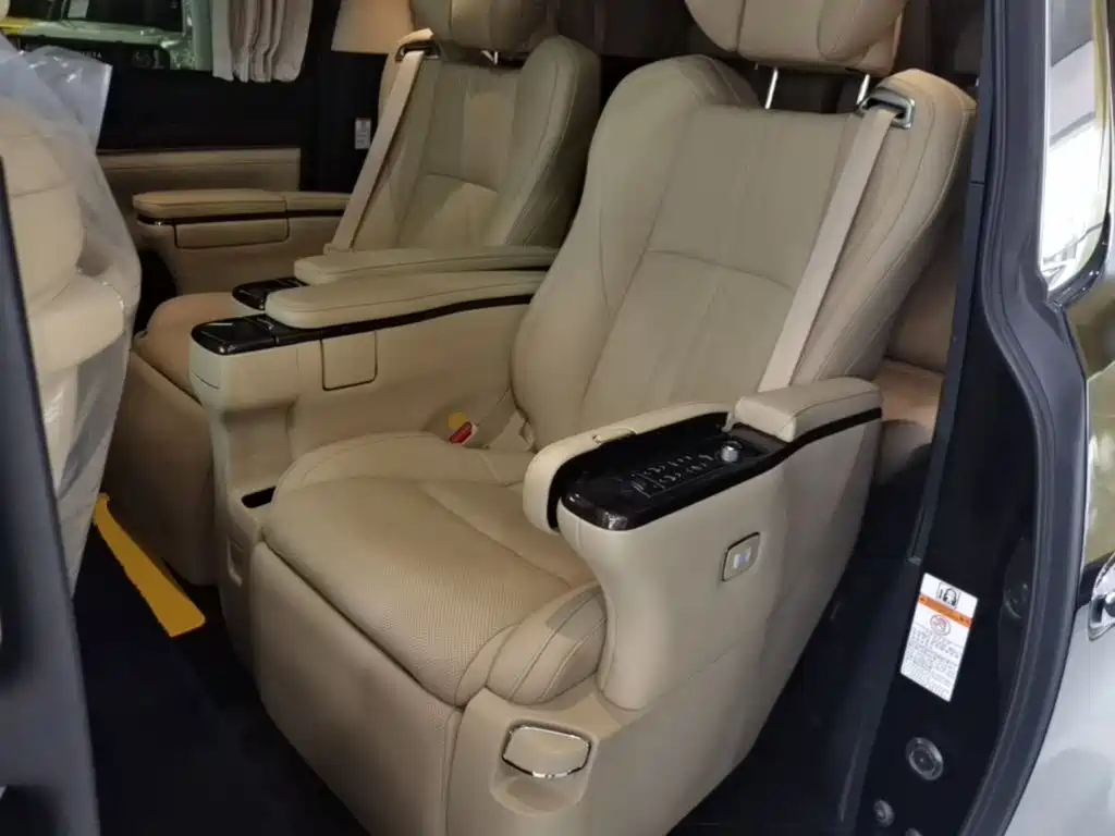 Toyota Vellfire — миниатюра 17