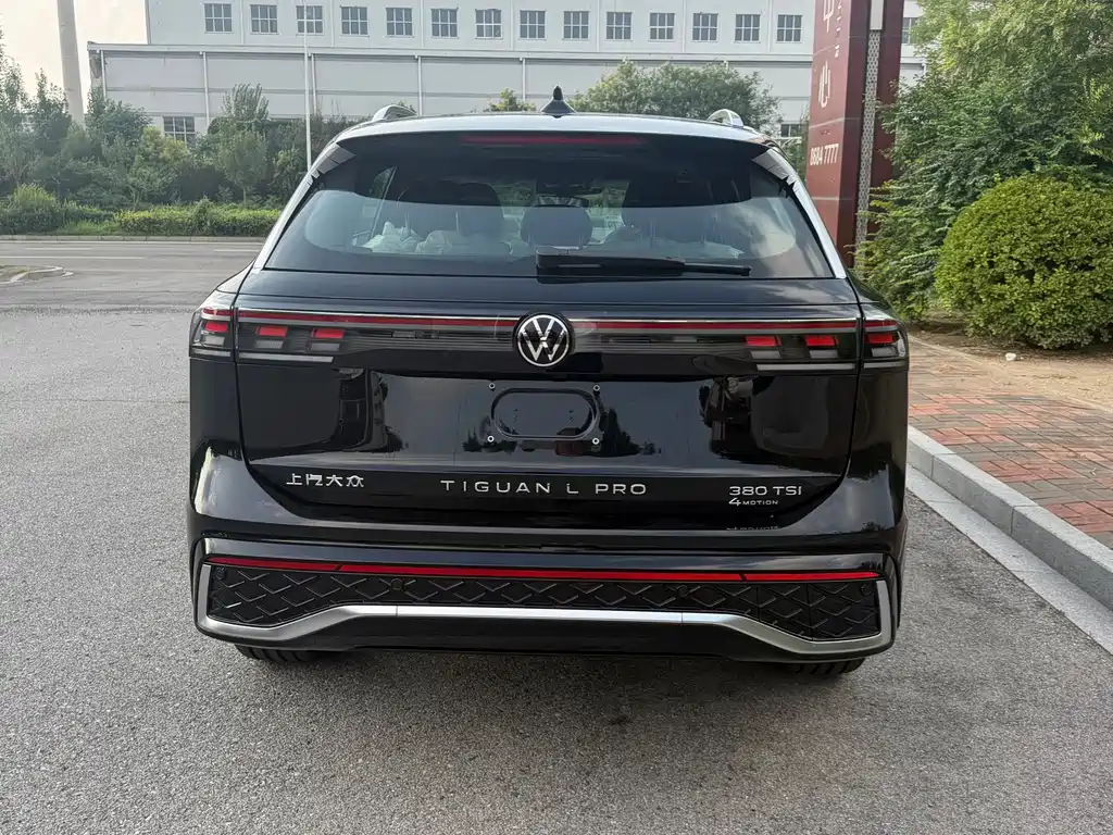 Volkswagen Tiguan L — миниатюра 14
