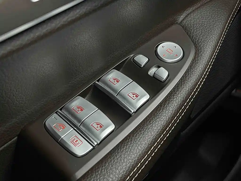 BMW 7 Series — миниатюра 22