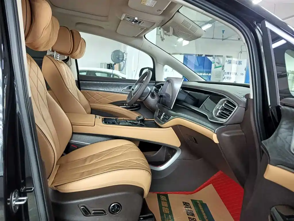 Denza D9 2024 DM-i 1050 Premium