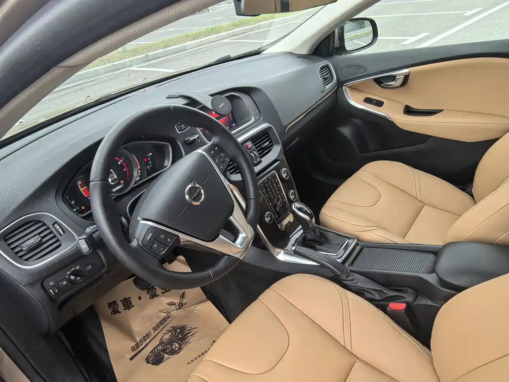 Volvo V40 — миниатюра 6