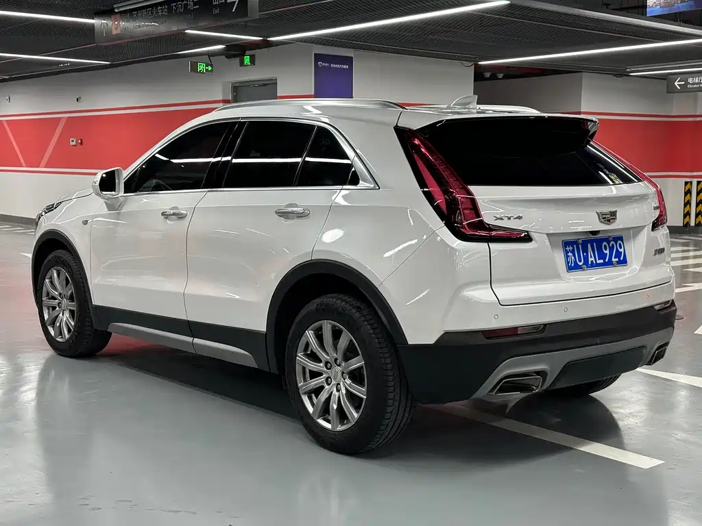 CADILLAC XT4