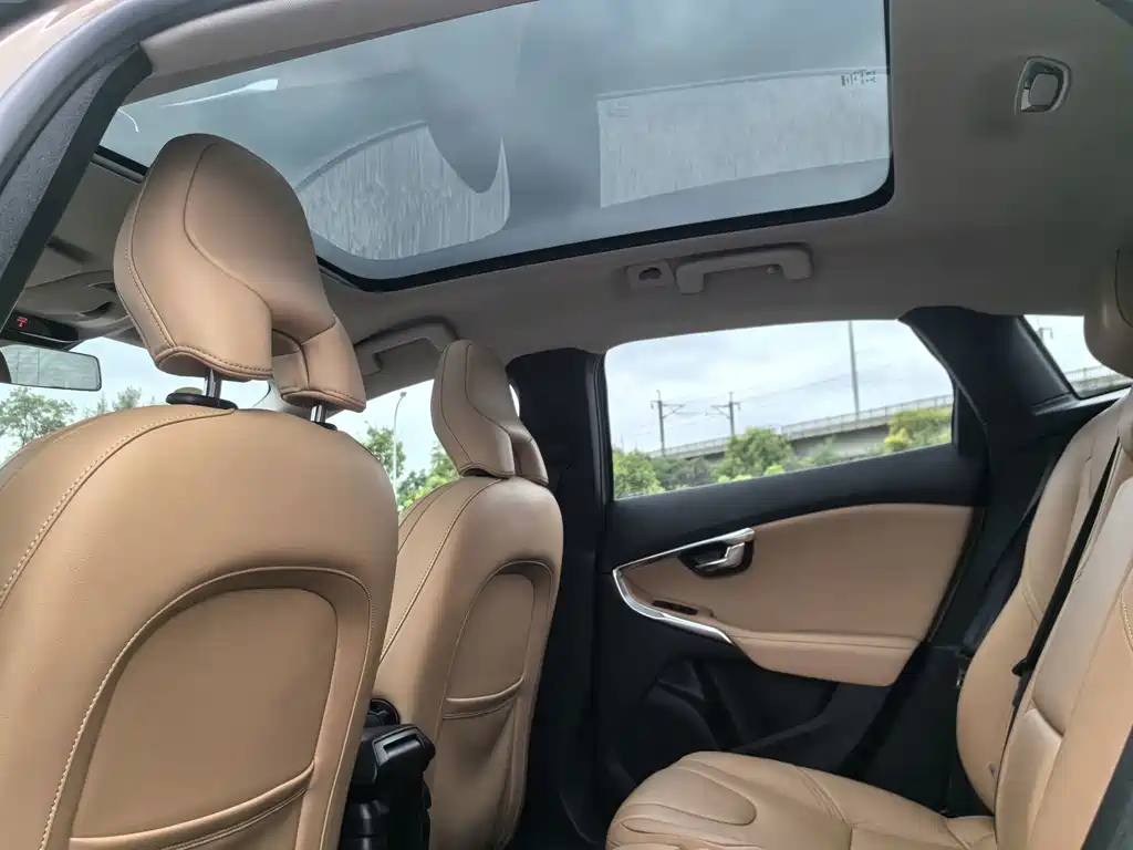 Volvo V40 — миниатюра 12