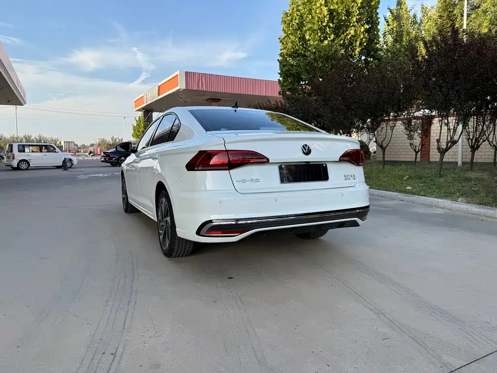 VOLKSWAGEN BORA