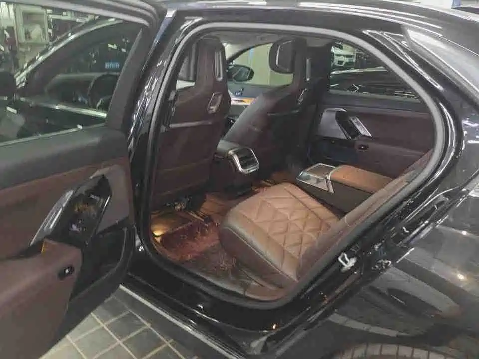 BMW 7 Series — миниатюра 5