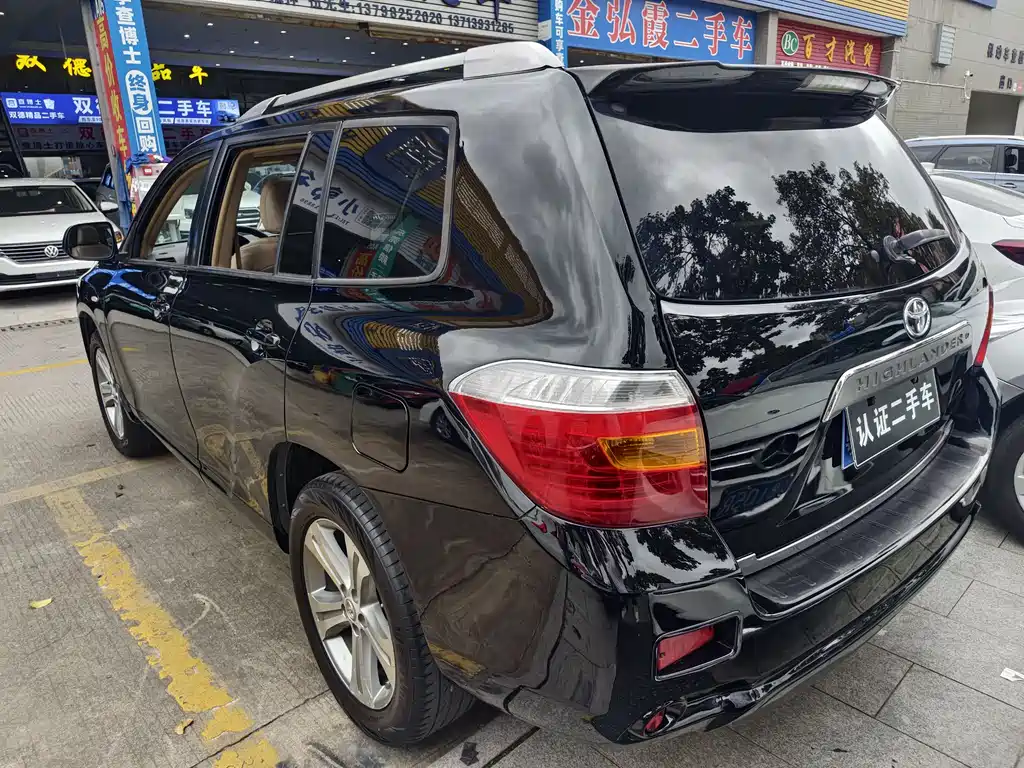 Toyota Highlander 2011 2.7L 7 мест Luxury