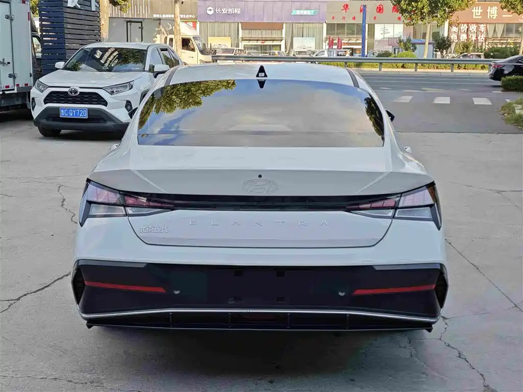 Hyundai Elantra — миниатюра 5