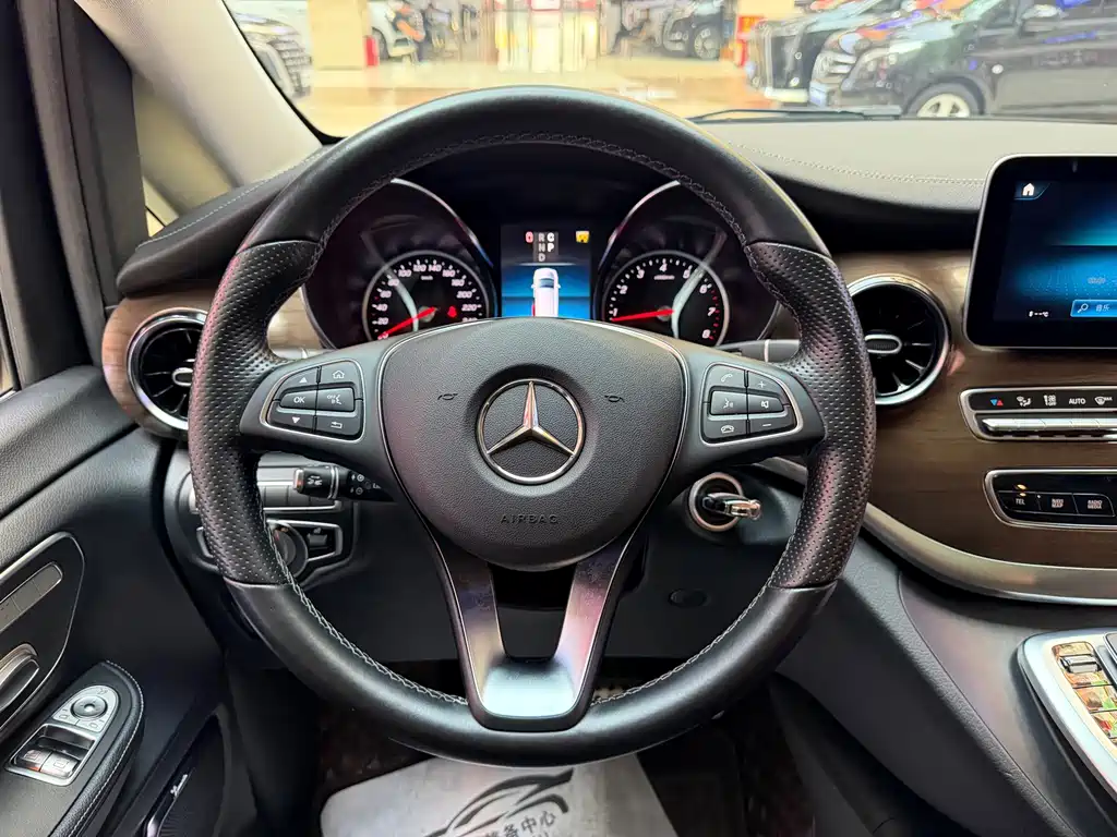 Mercedes-Benz V-Class — миниатюра 13