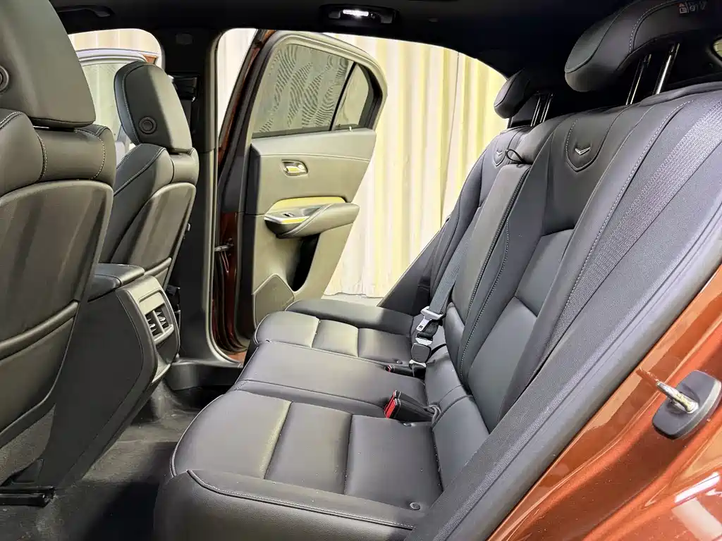 Cadillac XT4 — миниатюра 15