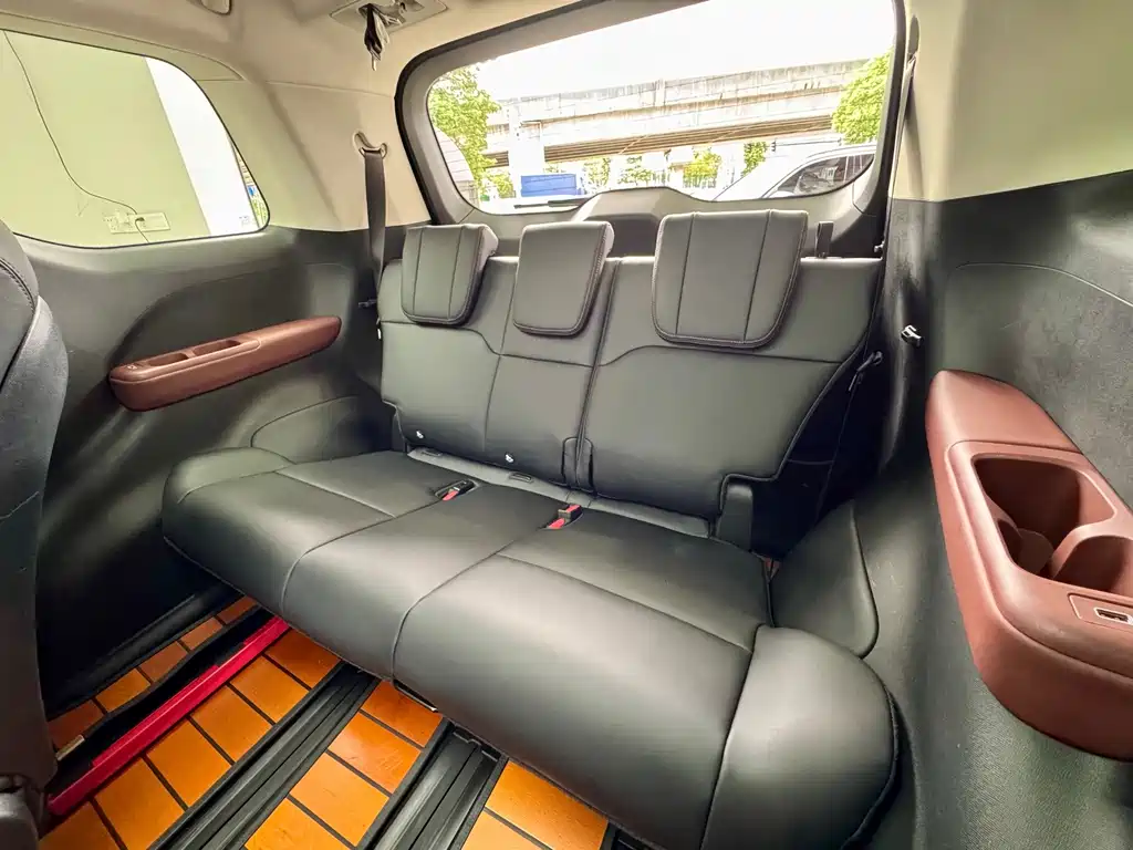 GAC Motor Trumpchi E8 PHEV — миниатюра 10