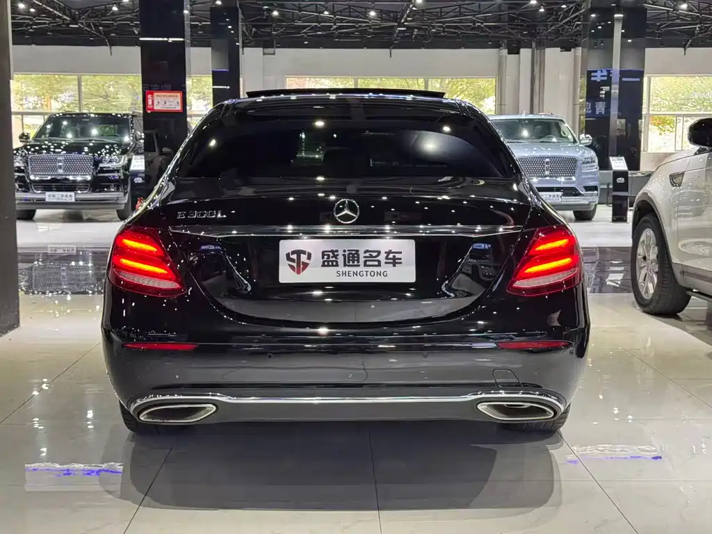 Mercedes-Benz E-Class — миниатюра 4