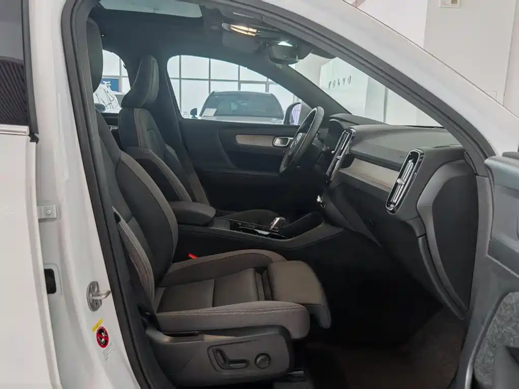 Volvo XC40 — миниатюра 22