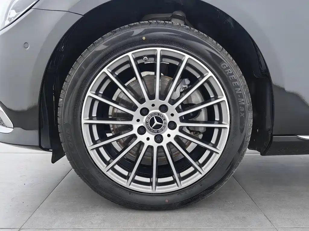 Mercedes-Benz E-Class — миниатюра 17