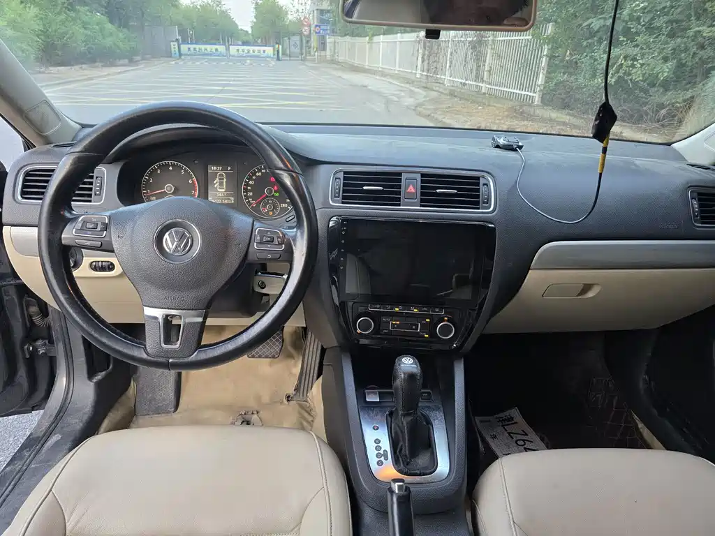 Volkswagen Sagitar — миниатюра 6