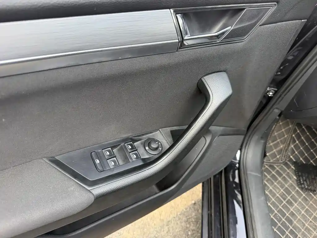 Skoda Superb — миниатюра 5