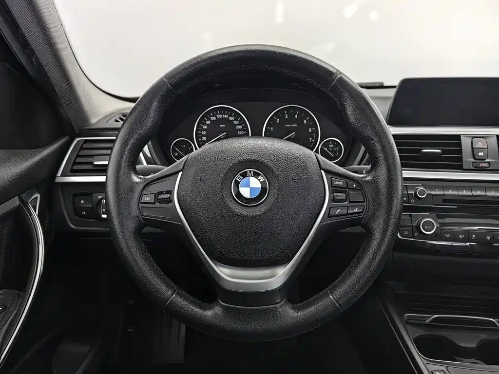 BMW 3 Series — миниатюра 11