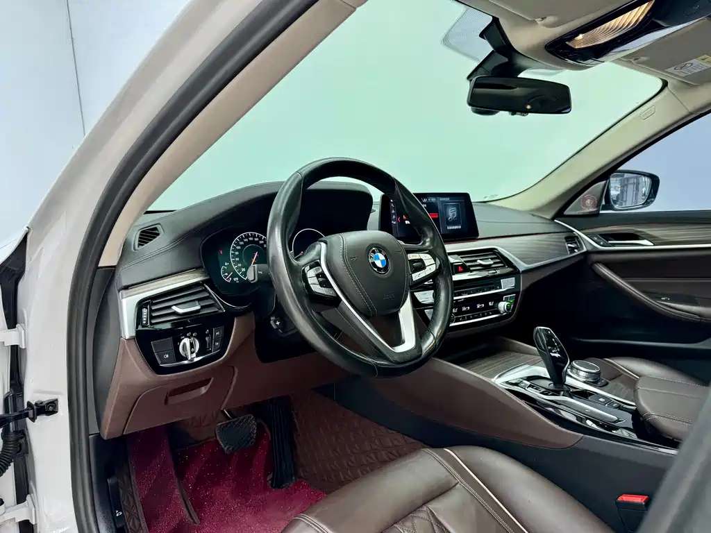 BMW 5 Series — миниатюра 6