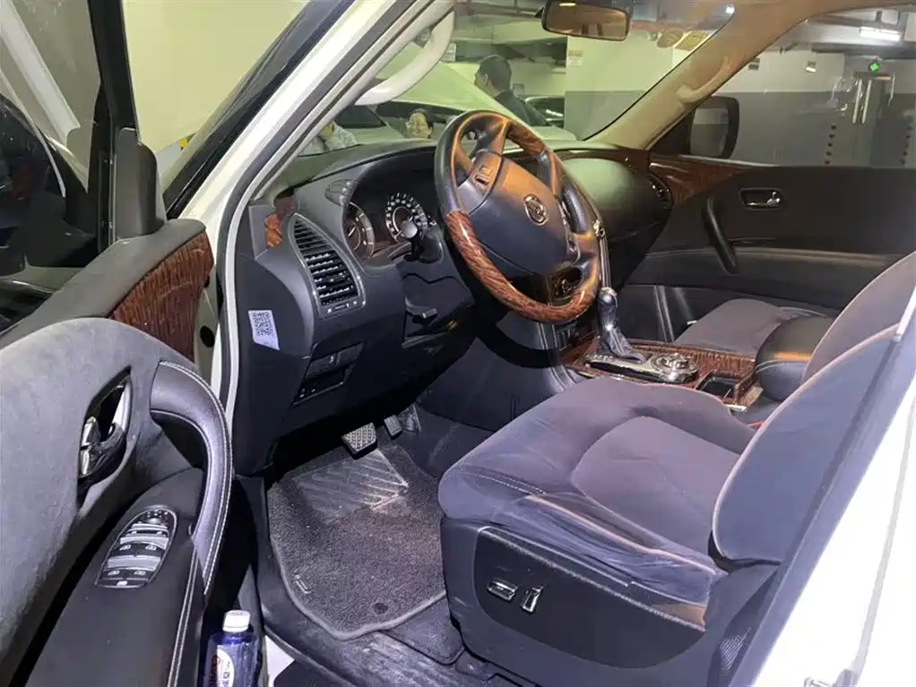 Nissan Patrol 2017 4.0L AT