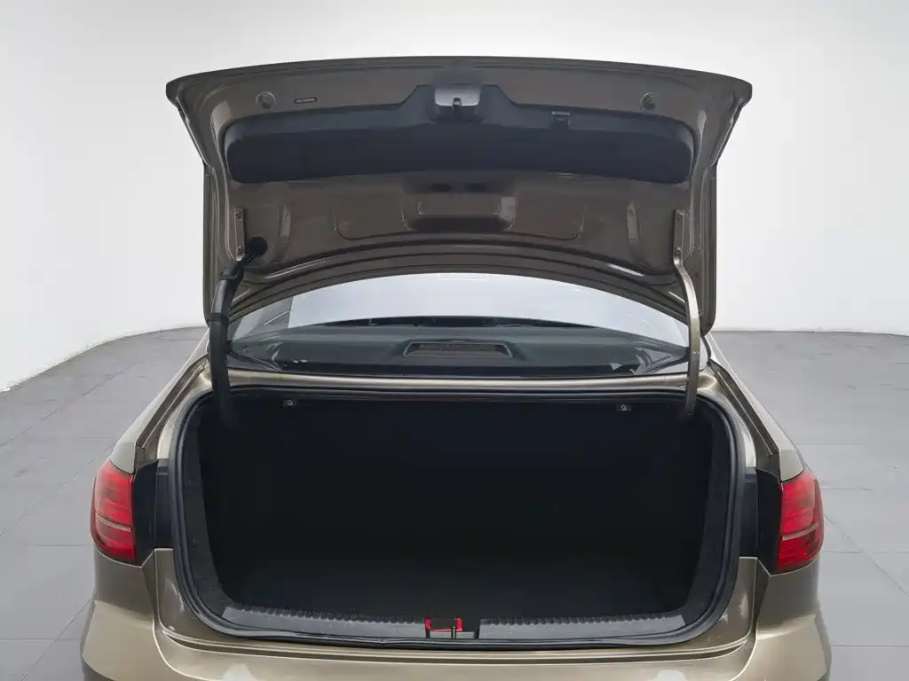 Volkswagen Sagitar — миниатюра 16
