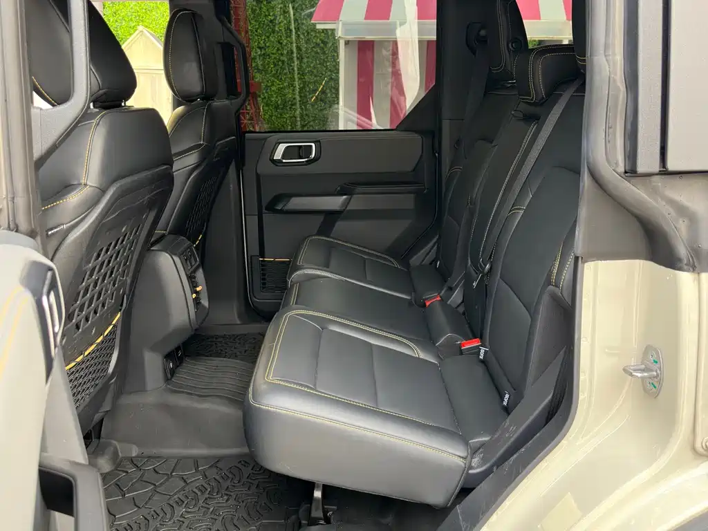 Ford Bronco — миниатюра 16