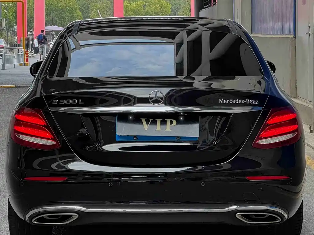 Mercedes-Benz E-Class — миниатюра 5