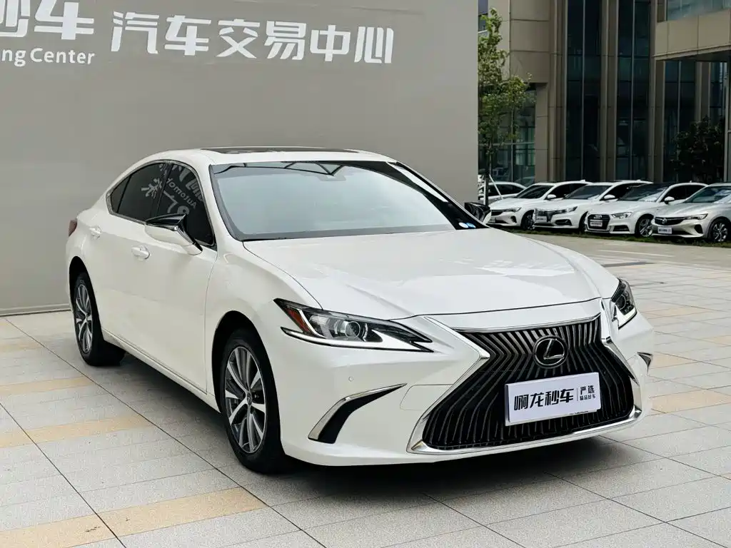 Lexus ES 2020 260