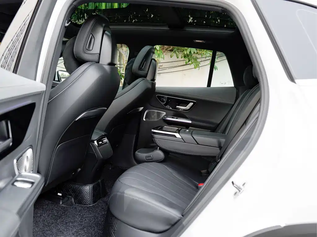 Mercedes-Benz EQE SUV — миниатюра 12