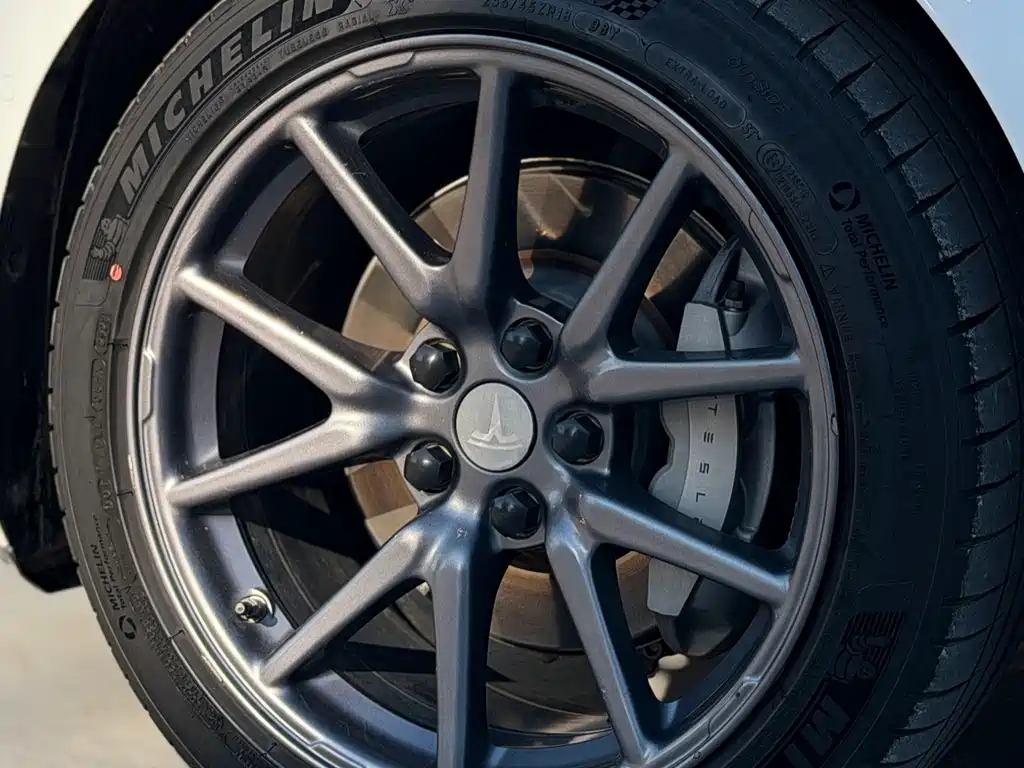 Tesla Model 3 — миниатюра 14