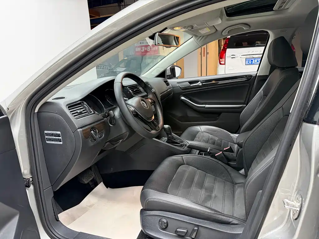 Volkswagen Sagitar — миниатюра 7