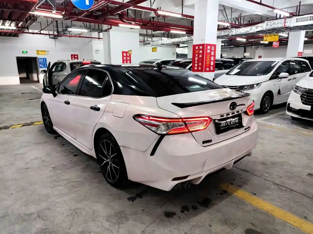 Toyota Camry — миниатюра 6