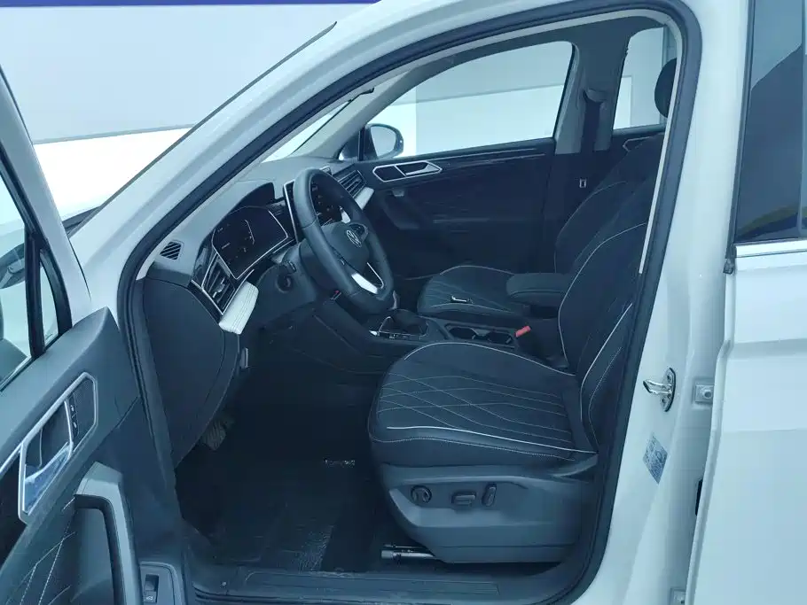 Volkswagen Tiguan L — миниатюра 9
