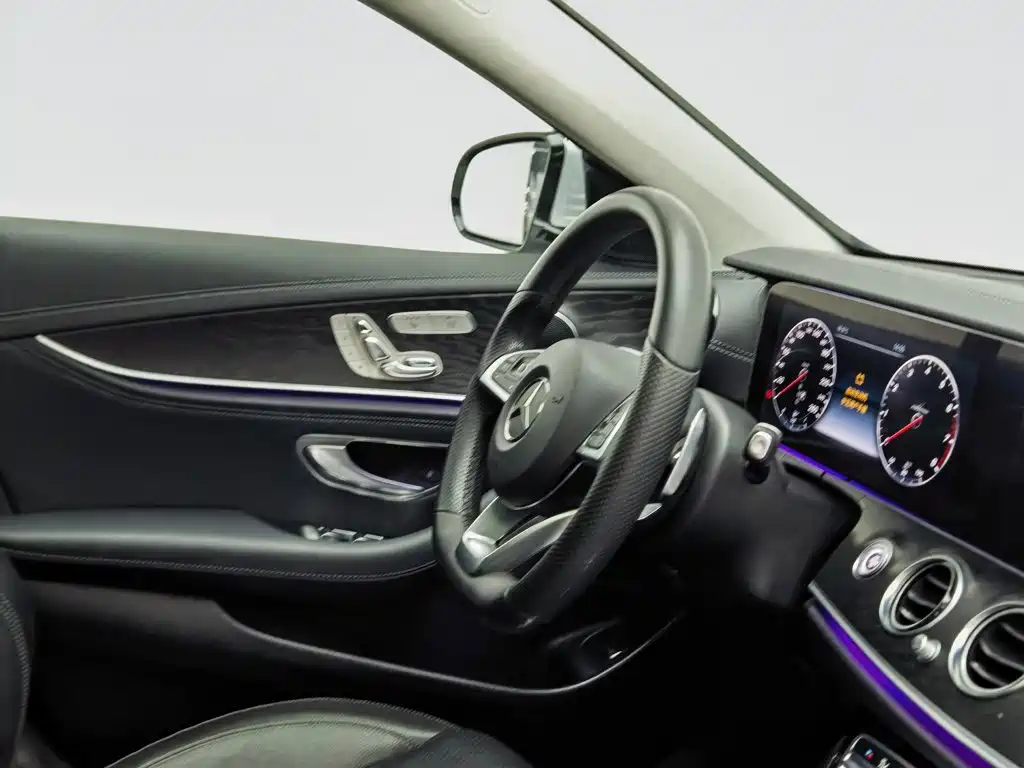 Mercedes-Benz E-Class — миниатюра 22