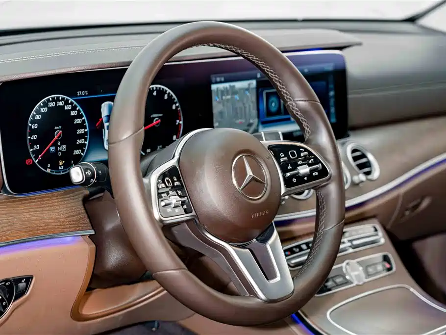 Mercedes-Benz E-Class — миниатюра 9