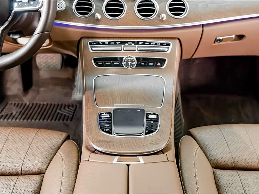 Mercedes-Benz E-Class — миниатюра 12