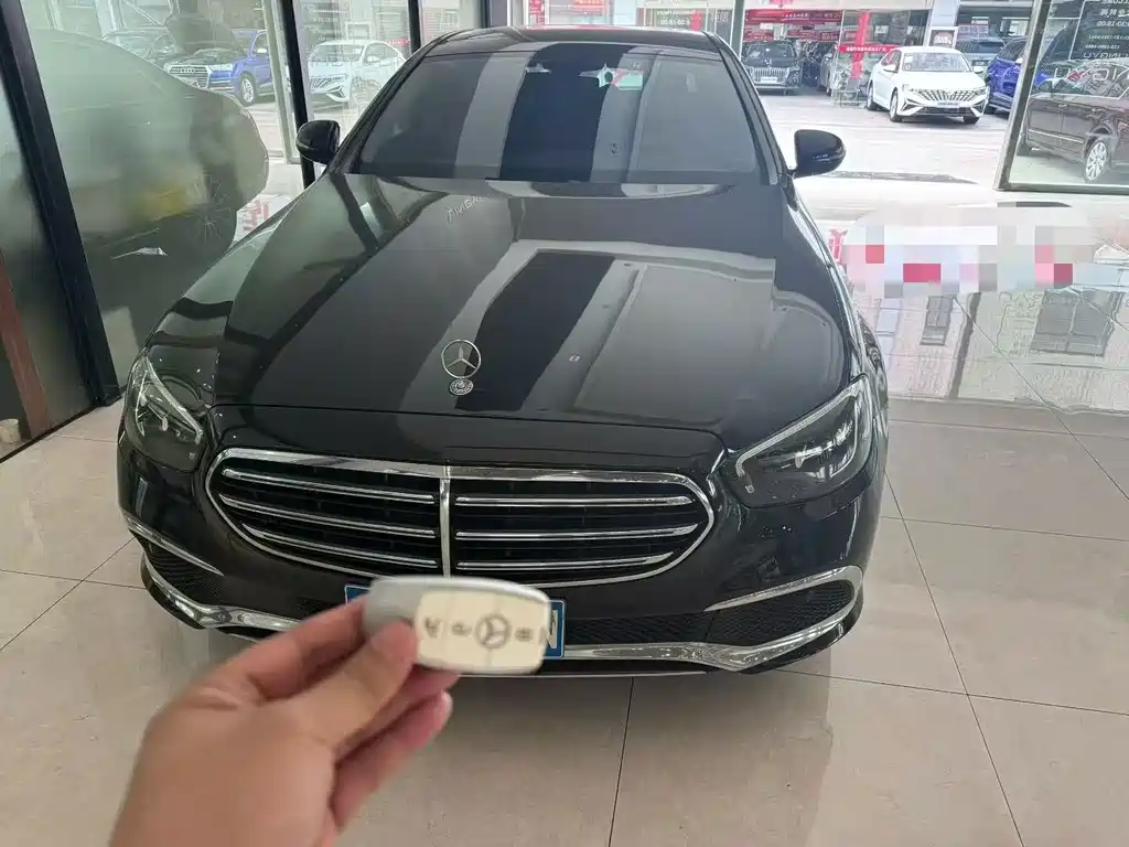 Mercedes-Benz E-Class — миниатюра 2