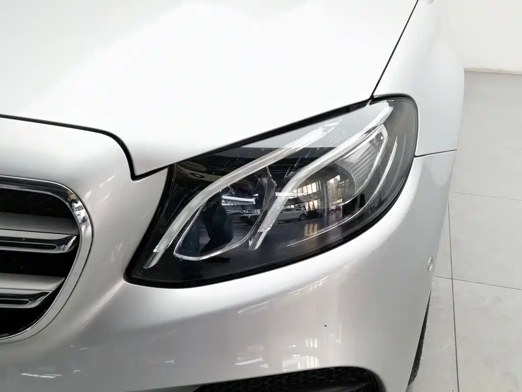 Mercedes-Benz E-Class — миниатюра 7