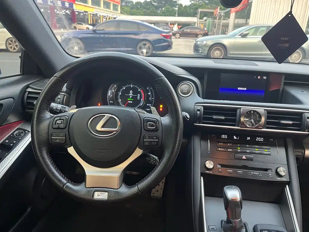 Lexus IS — миниатюра 12