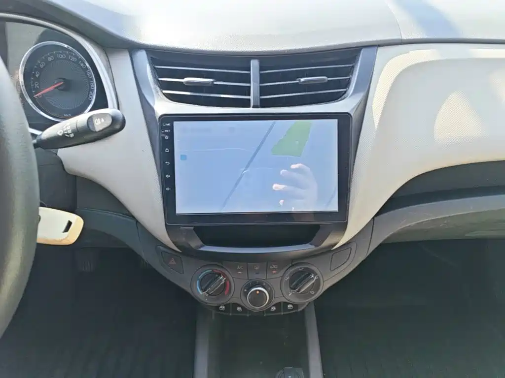 Chevrolet Sail — миниатюра 13