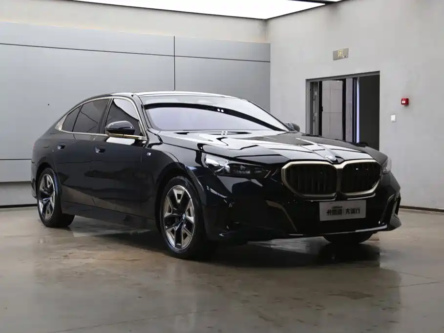 BMW 5 Series — миниатюра 31