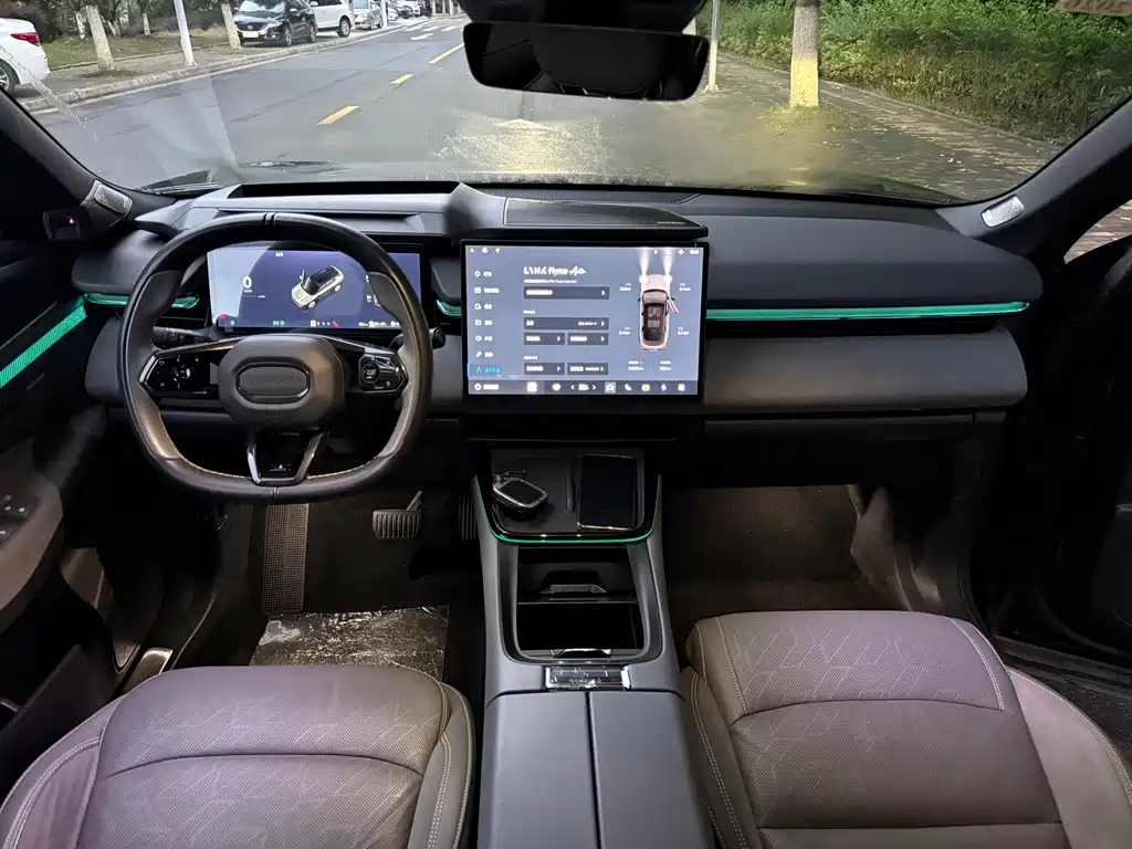 Lynk & Co 08 EM-P 2023 120km Halo