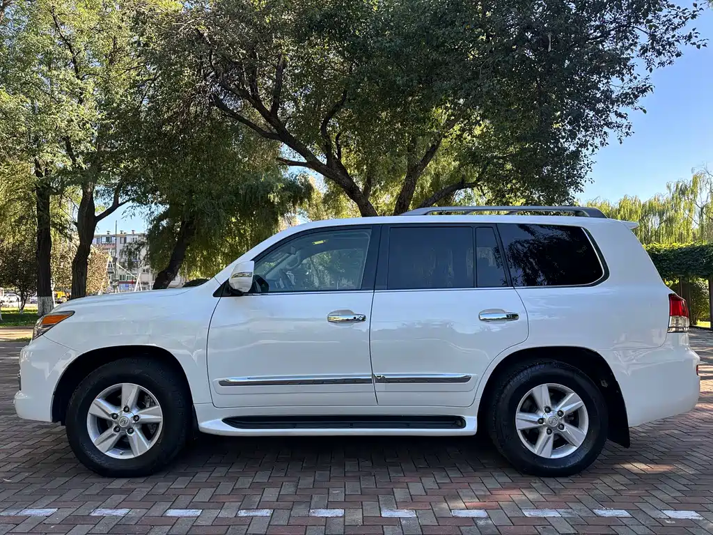 Lexus LX — миниатюра 8