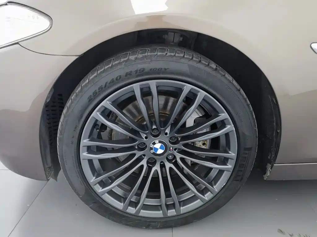 BMW 5 Series — миниатюра 17