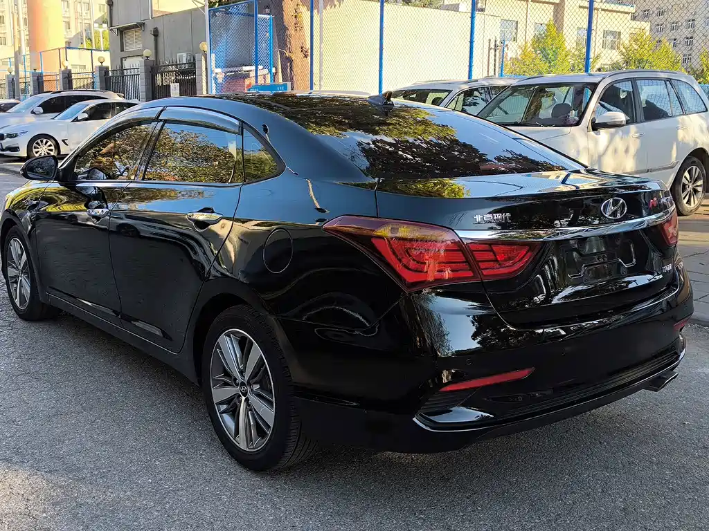 Hyundai Mistra — миниатюра 4